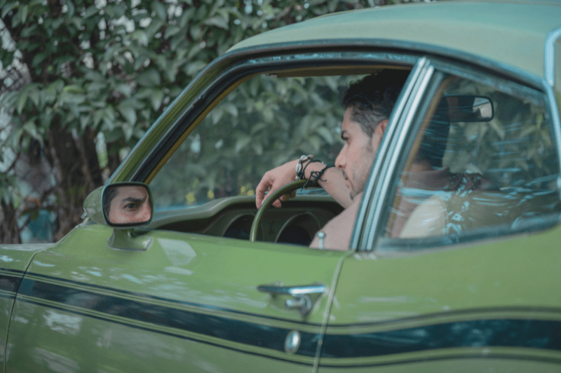 Alex Perea: habitar la sombra, interpretar «al chaneque», reencarnar la época «del&nbsp;Mochaorejas»